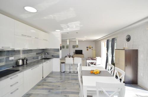 Dapur atau dapur kecil di J & P Apartments Orahovac