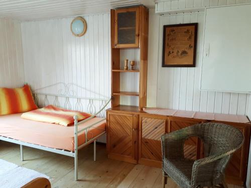 a room with a bed and a desk and a chair at Blockhütte Rudolf in Zerbst