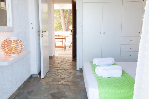 a room with a bed with towels on it at Phoenix Beachside Condos in Kokóni
