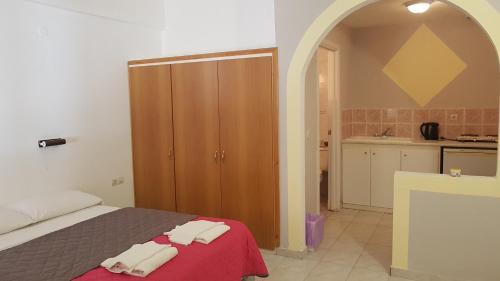 Postel nebo postele na pokoji v ubytování Gardenos Hotel