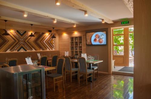 a restaurant with a dining room with tables and chairs at Gorski vrt in Novi Sad