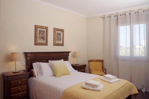 Uma cama ou camas num quarto em Beach House, Labruge, Porto