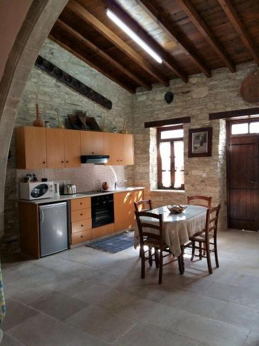 A kitchen or kitchenette at Romios Apartments