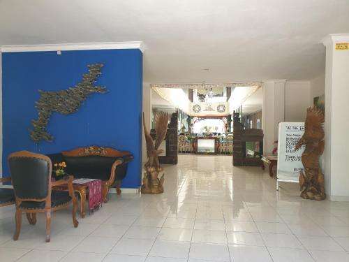 The lobby or reception area at At The Beach Candidasa