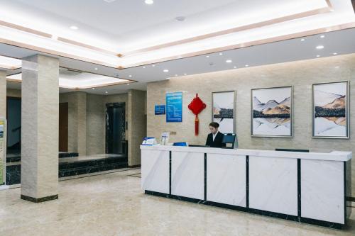 Vstupní hala nebo recepce v ubytování Hangzhou Yuqi Hotel