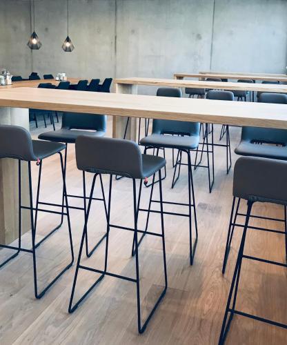 a conference room with a large table and chairs at Weingut Gehlen-Cornelius in Brauneberg