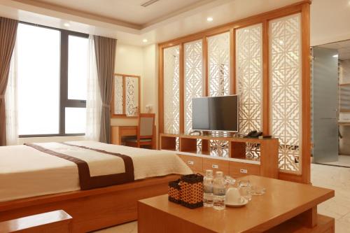 โทรทัศน์และ/หรือระบบความบันเทิงของ Thanh Bình Gold Hotel