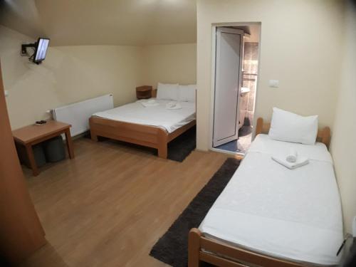 Säng eller sängar i ett rum på Hotel Talija