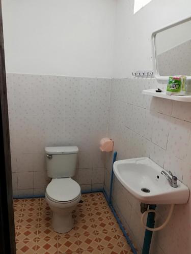 a small bathroom with a toilet and a sink at Nam Ou River Lodge in Nongkhiaw