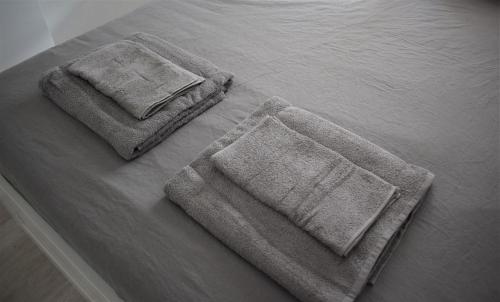 two towels sitting on top of a bed at La Pineda in Pals
