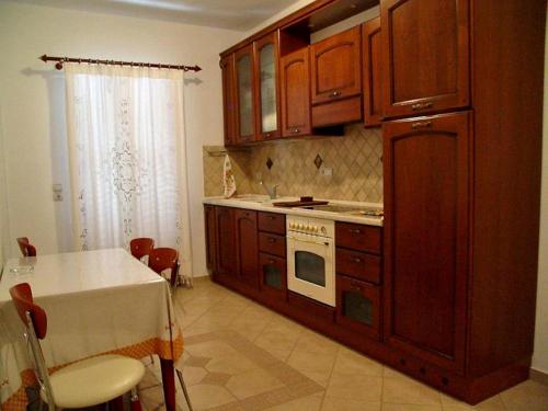 Kuchyň nebo kuchyňský kout v ubytování Olympion Apartments
