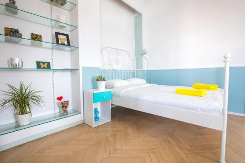 Ein Bett oder Betten in einem Zimmer der Unterkunft Color Apartment New Design