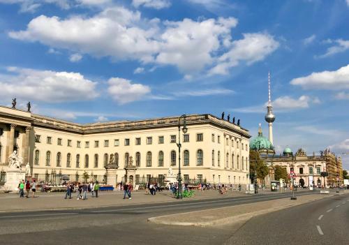 Et lokalt vartegn tæt på lejligheden