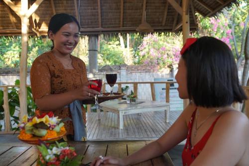 Επισκέπτες που μένουν στο Oma In Pemuteran Bali