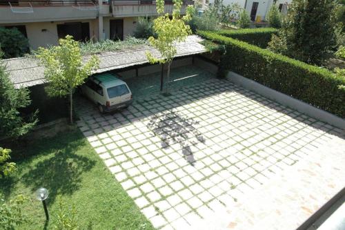 a car parked in a yard next to a fence at Affittacamere La Sosta in Pian di Scò