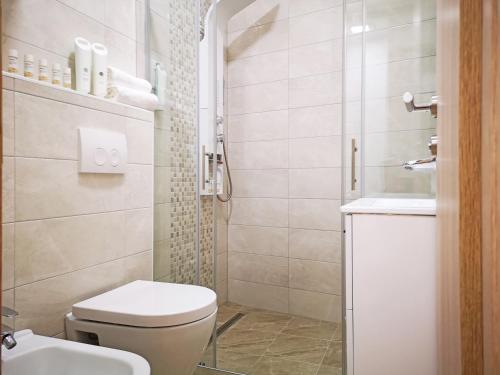 Ένα μπάνιο στο XY Suites - Design Apartments