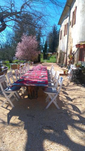 Photo de la galerie de l'établissement Gîtes La ferme accrochée à la colline, à Lagorce