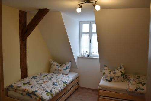 a small bedroom with a bed and a window at Ferienwohnung Veste Coburg in Bad Rodach