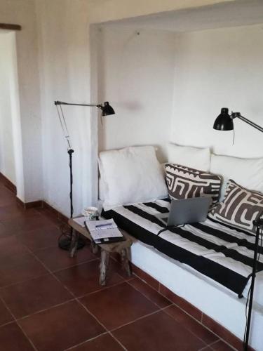 a living room with a couch and a table with a lamp at Casa MariSol in Arcos de la Frontera