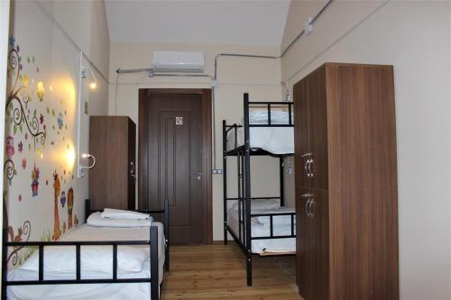 Двуетажно легло или двуетажни легла в стая в GLOBAL HOSTEL - Marjanishvili