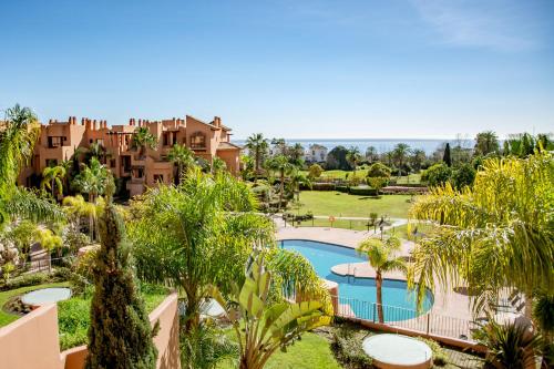 Sea, Pool & Garden views, Comfy New Golden Mile Penthouse Apartment 24 hour security and Underground Parking