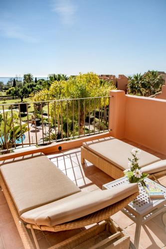 Sea, Pool & Garden views, Comfy New Golden Mile Penthouse Apartment 24 hour security and Underground Parking