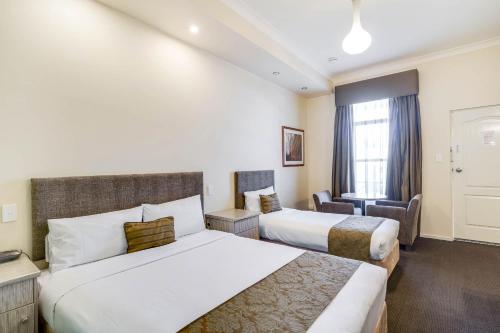 Ένα ή περισσότερα κρεβάτια σε δωμάτιο στο Prince of Wales Hotel