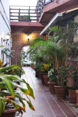 Taman di luar Departamentos KA.RI.VE