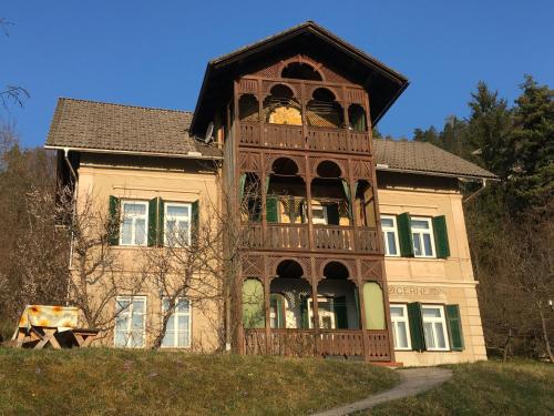 Zgradba, v kateri se nahaja apartma