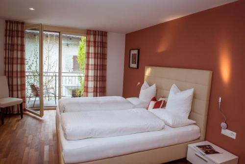 Ліжко або ліжка в номері Hotel Weinstube