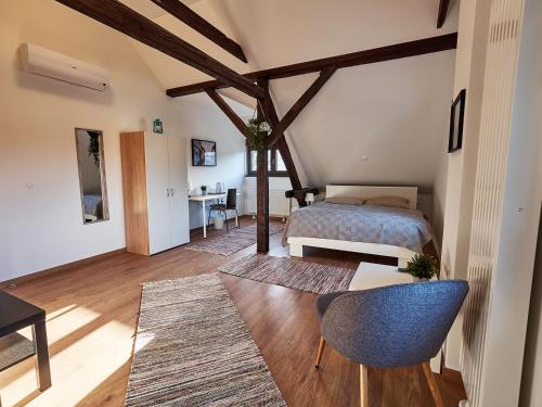 Posteľ alebo postele v izbe v ubytovaní EVA Rooms & Studio Apartment