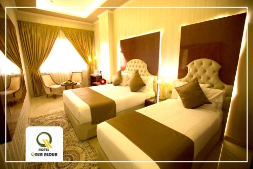 Postel nebo postele na pokoji v ubytování Qasr AlDur Hotel