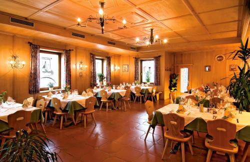 Restaurace v ubytování Gasthof zur Sonne