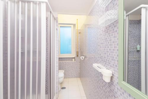 Ένα μπάνιο στο Take It Easy Roma Guest House