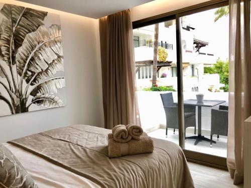 Galería fotográfica de Luxury apartment in La Isla, walking distance to Puerto Banus en Marbella