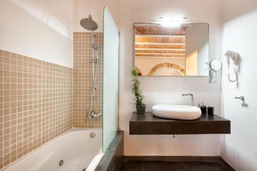 Un baño de Hotel Can Riera