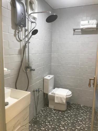 a bathroom with a toilet and a sink and a shower at Perhentian Chomel Chalet in Perhentian Island