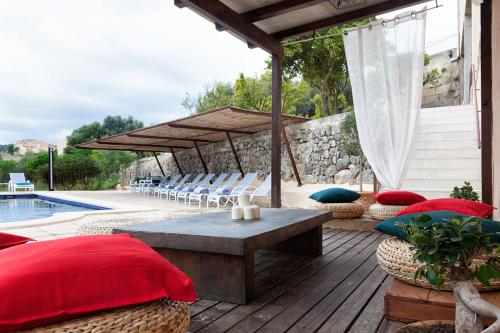 La alberca dentro o cerca de Hotel Can Riera