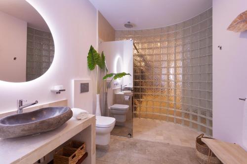 Villa Rainbow Home Mallorca tesisinde bir banyo