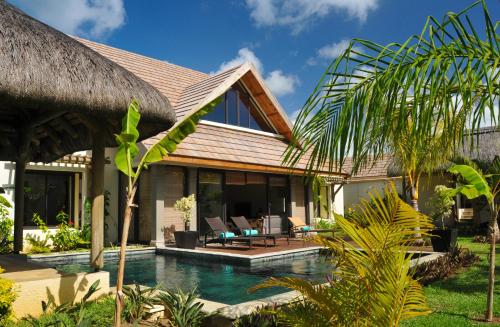 Bazén v ubytování Oasis Villas by Fine & Country nebo v jeho okolí