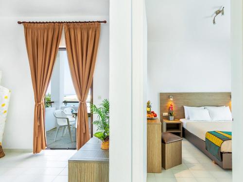 Gallery image of Xenios Dolphin Beach Hotel in Possidi