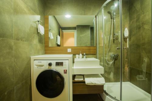 Kamar mandi di Accra Fine Suites - The Pearl In City