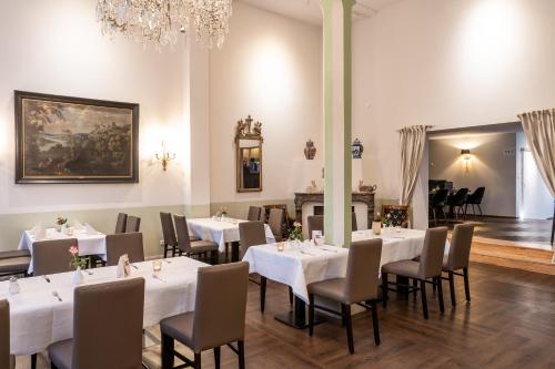 a restaurant with tables and chairs in it at Romantik Hotel Alte Münze in Goslar