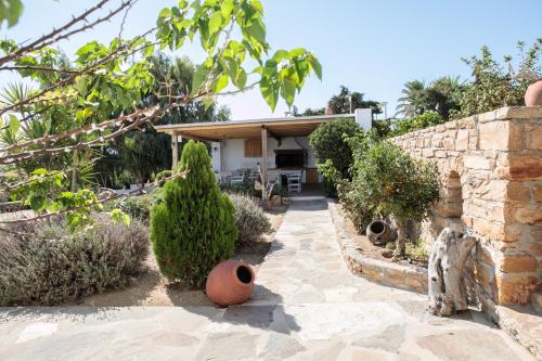 Κήπος έξω από το Sunrise Studios