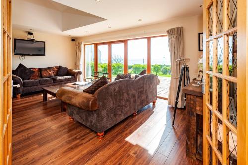 Ein Sitzbereich in der Unterkunft Ardkilly Ridge, Kinsale Town,Sleeps 8