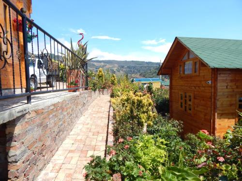 a garden with a brick walkway and a building at Villa Evelia in Aquitania