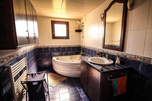 A bathroom at Rustic House