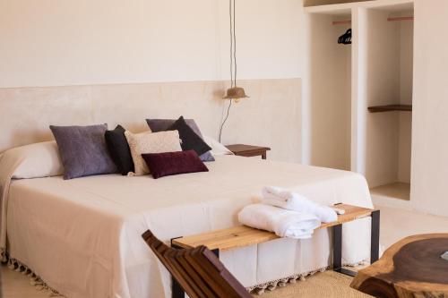 Una cama o camas en una habitación de Kuka y Naranjo