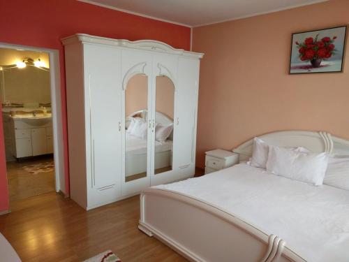 Gallery image of Casa Monica in Baile Felix
