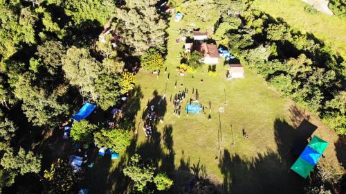 una vista aérea de un parque con un grupo de personas en El Retiro, en Santa Cruz de la Sierra